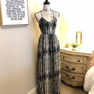 Windsor Printed Criss Cross Back Maxi Dress